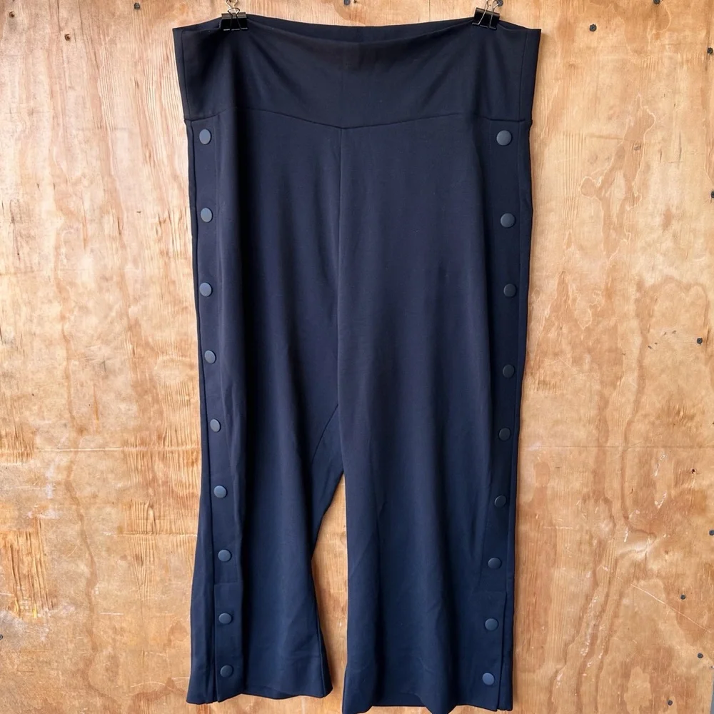 CAbi Black Cropped Wide-Leg Snap-Trim Pants - Picture 2 of 8